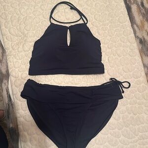 Athleta Navy bikini (2 pieces). Size Medium. Excellent condition.
